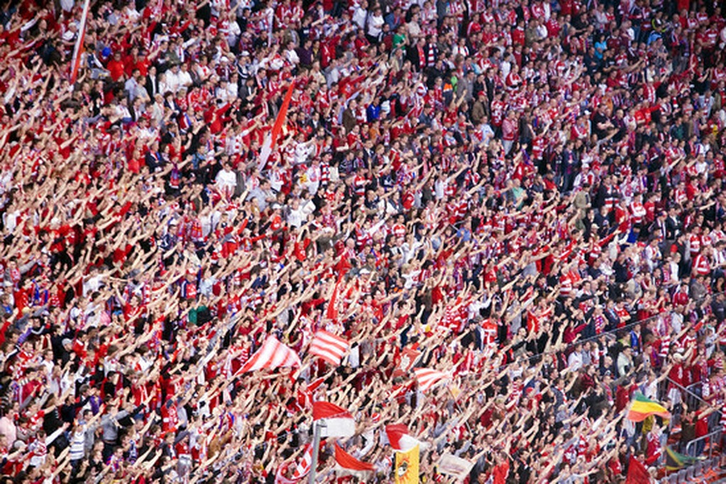 Κορονοϊός: Κατά της επανέναρξης της Bundesliga οι οπαδοί της Μπάγερν (photos)