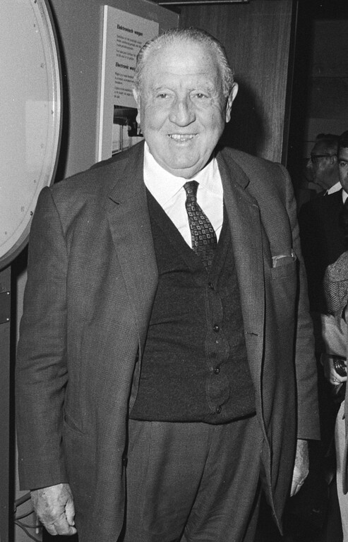 Ο εμβληματικός Σαντιάγκο Μπερναμπέου. Έπαιζε ποδόσφαιρο από τα 17 του στη Ρεάλ Μαδρίτης και αποσύρθηκε το 1927, μόλις δυο χρόνια  πριν συσταθεί με τη σημερινή του μορφή το ισπανικό πρωτάθλημα.