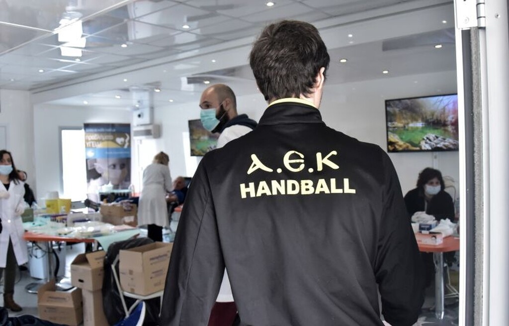 ΑΕΚ: Στην αιμοδοσία του ΟΑΚΑ με Μάκη Αγγελόπουλο (photos)