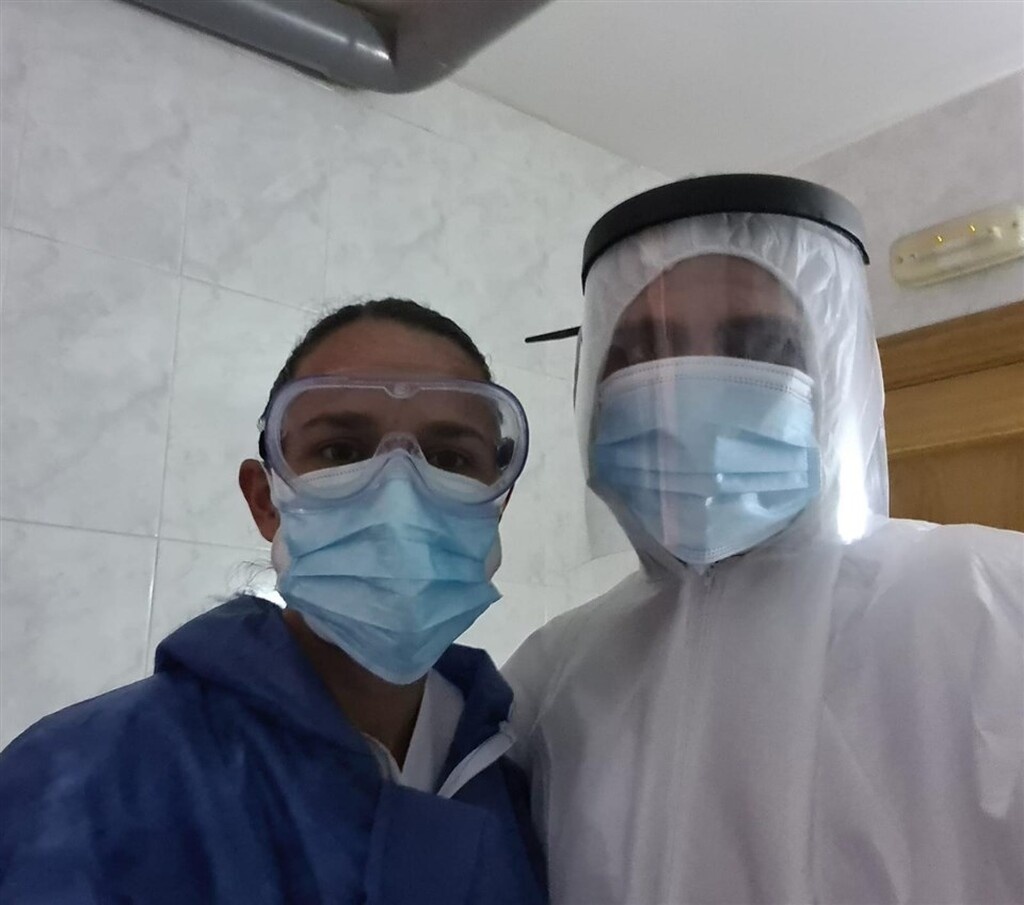 Η διαιτητής που άφησε τη σφυρίχτρα για να παλέψει κόντρα στον κορονοϊό