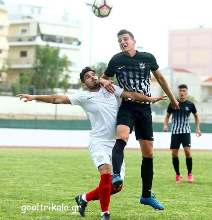 Ποδοσφαιριστής «κρέμασε» τα παπούτσια του και έπιασε το μικρόφωνο (video)