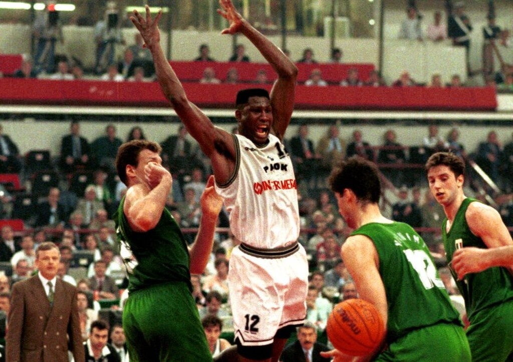 Κλιφ Λέβινγκστον (ΠΑΟΚ – 1992/93)
Πρωταθλητής με: Σικάγο Μπουλς (1991, 1992)
