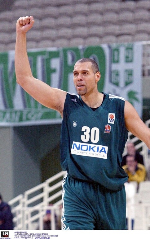 Τρέισι Μάρεϊ (Παναθηναϊκός – 2004/05, ΠΑΟΚ – 2005/06)
Πρωταθλητής με: Χιούστον Ρόκετς (1995)