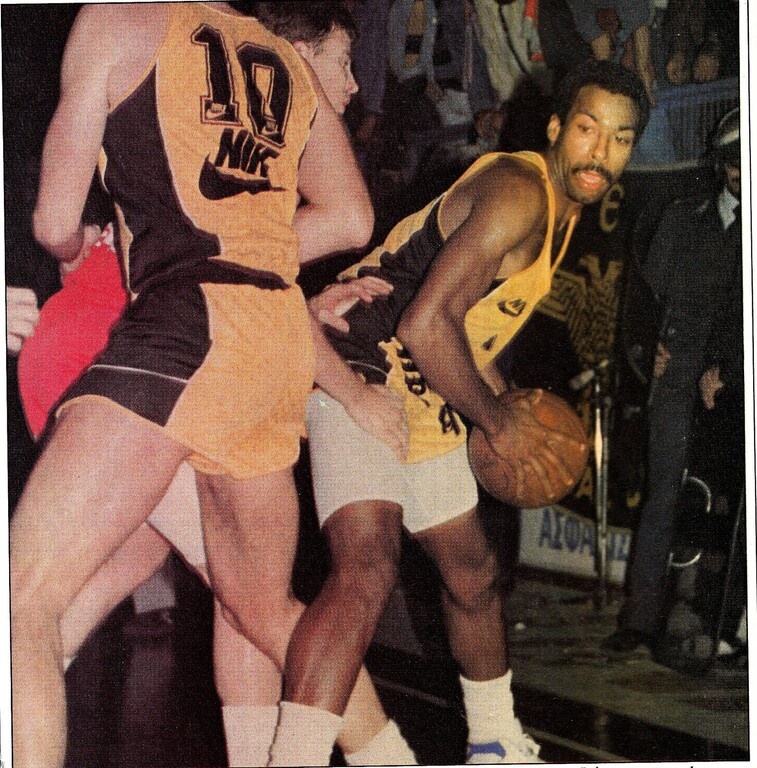 Κλίντ Ρίτσαρντσον (ΑΕΚ – 1988/89)
Πρωταθλητής με: Φιλαδέλφια 76ερς (1983)