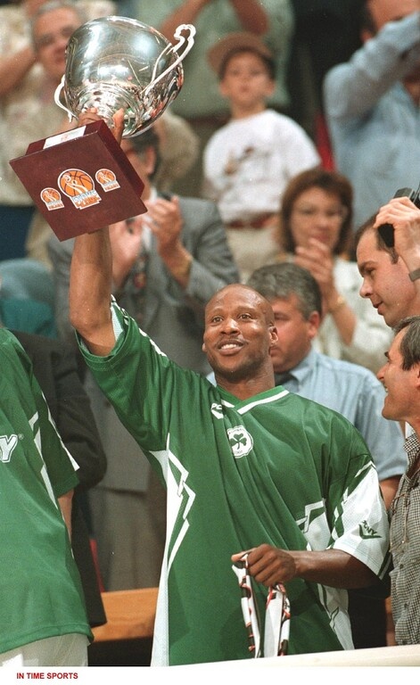 Μπάιρον Σκοτ (Παναθηναϊκός – 1997/98)
Πρωταθλητής με: Λος Άντζελες Λέικερς (1985, 1987, 1988)