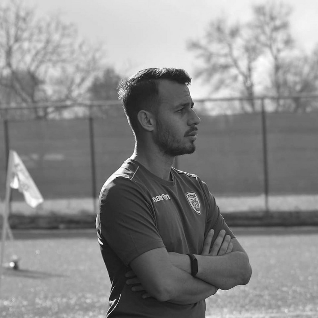 Θρήνος: «Έσβησε» Έλληνας προπονητής εν ώρα σωματικής άσκησης (photos)