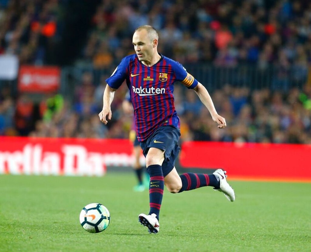 Αντρές Ινιέστα – Ο άνθρωπος… ορχήστρα. Έμεινε στη Μπαρτσελόνα ως το 2018 όταν και πήρε μεταγραφή για τη Βίσελ Κόμπε της Ιαπωνίας όπου συνεχίζει το ποδόσφαιρο.