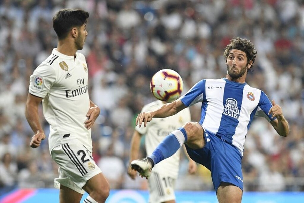 Esteban Granero – “El Pirata”
«Πειρατής» ο Εστέμπαν Γκρανέρο με καριέρα σε Χετάφε, Ρεάλ, ΚΠΡ, Σοσιεδάδ και Εσπανιόλ! Ο λόγος είναι απλός. Πανηγύριζε τα γκολ καλύπτοντας το ένα μάτι, οπότε του το… κόλλησαν εύκολα.