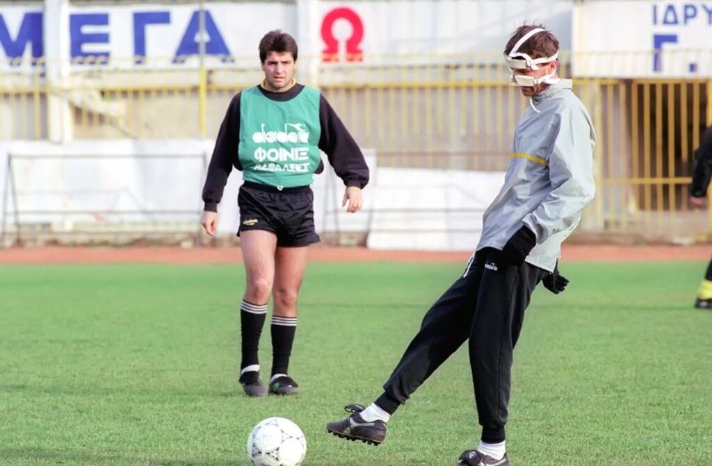 Ο Τόνι Σαβέφσκι με προστατευτική μάσκα το 1993!