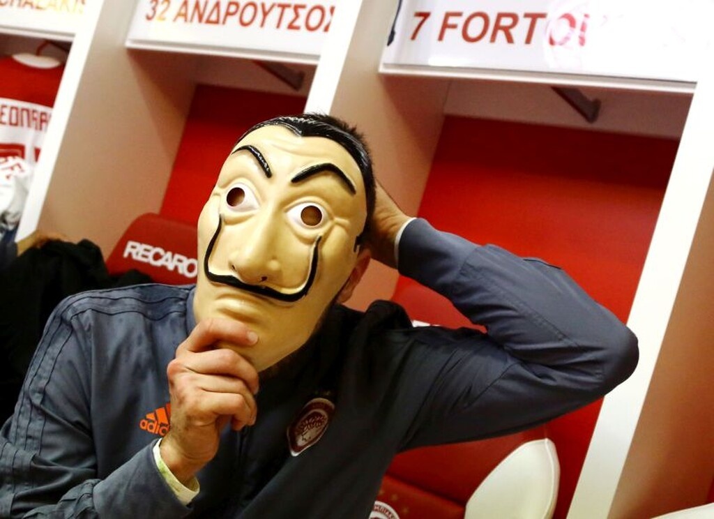 Και Casa de Papel έχουμε... Από τους πανηγυρισμούς του Ολυμπιακού μετά τον αγώνα με τη Μίλαν το 2019