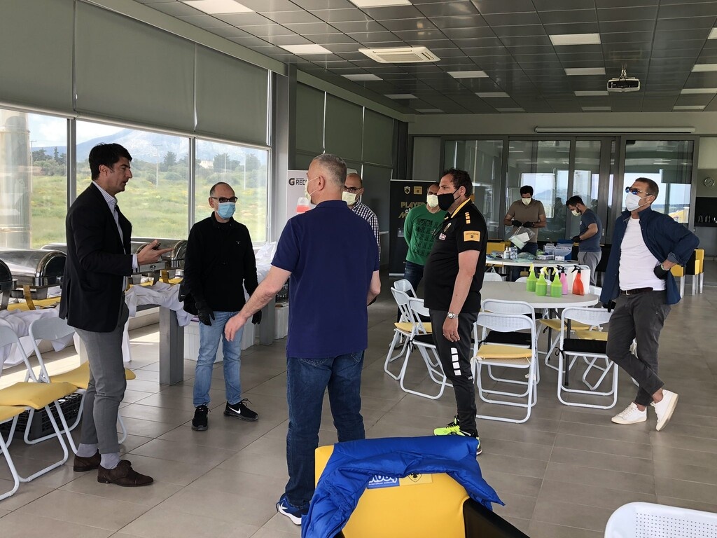 ΑΕΚ: Συναντήσεις με… απόσταση ασφαλείας και μπάρα θερμομέτρησης (photos)