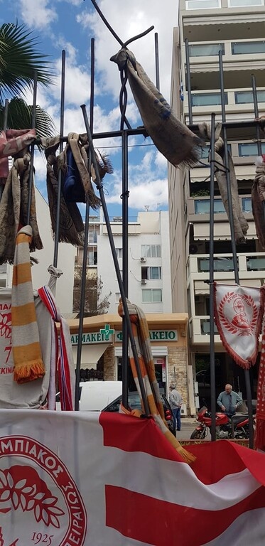 Ολυμπιακός: Έσπασαν το μνημείο για τα θύματα της Θύρας 7 (photo)