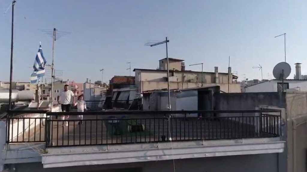 Ο Έλληνας που έτρεξε μαραθώνιο στην ταράτσα του για φιλανθρωπικό σκοπό! (video+photos)