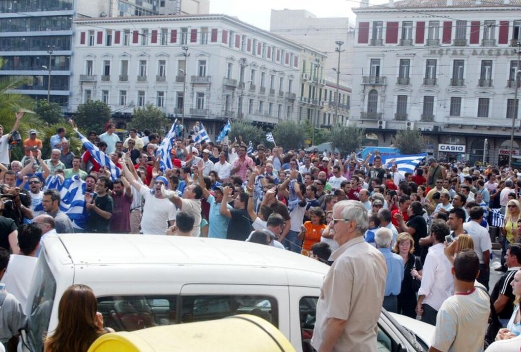 Πλατεία Ομονοίας: Διαχρονικός τόπος πανηγυρισμών (videos+photos)