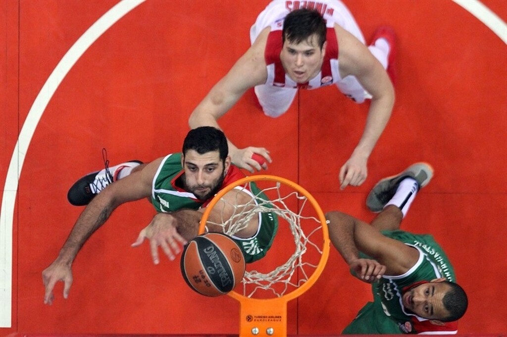 ΓΙΑΝΝΗΣ ΜΠΟΥΡΟΥΣΗΣ (15 ριμπάουντ): Στην εκτός έδρας ήττα (59-52) της Λαμποράλ Κούτσα από τον Ολυμπιακό στις 26 Νοεμβρίου 2015