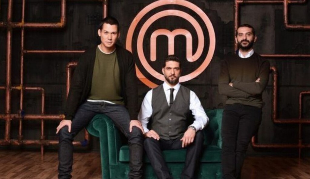 Στην τελική ευθεία έχει μπει το Masterchef, με τις αποχωρήσεις πλέον να ξεκινούν αντίστροφη μέτρηση για τον μεγάλο τελικό.