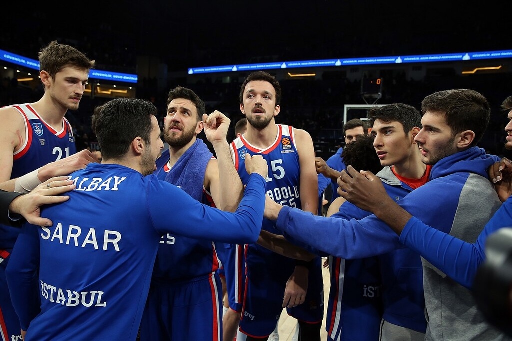 ΑΝΑΝΤΟΛΟΥ ΕΦΕΣ – 5 «100άρες» – Ρεκόρ: 5-0: 11 Οκτωβρίου: Αναντολού Εφές-Άλμπα Βερ 106-105 (95-95κ.α.), 29 Νοεμβρίου: Αναντολού Εφές-Μπάγερν Μ.