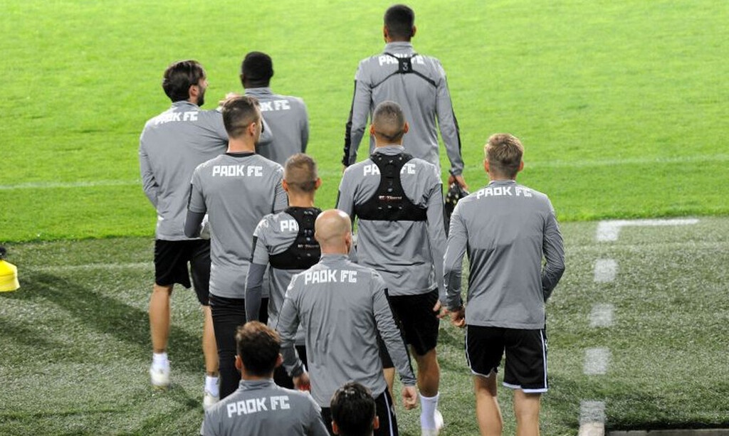 Στα υπόψη βρίσκεται όμως κι ένας αθλητικός διευθυντής από την Πολωνία.