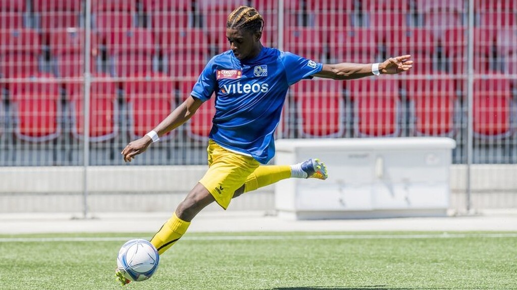 ΣΟΚ: Ποδοσφαιριστής βρέθηκε νεκρός στο σπίτι του (photos&video)