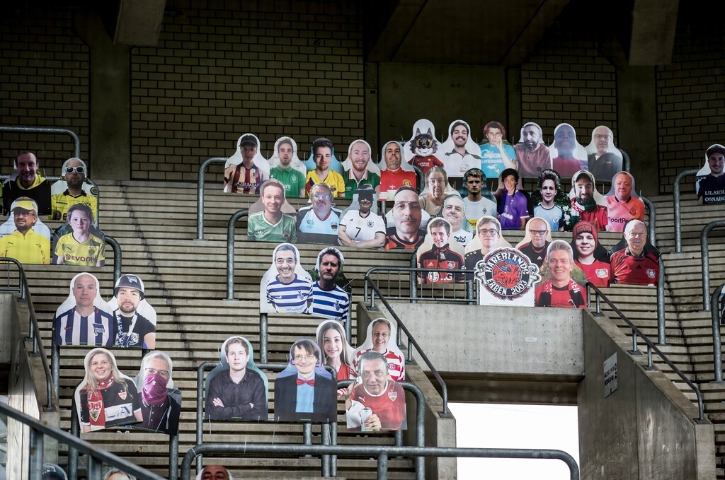 Bundesliga: Οι εξέδρες σε «Borussia Park» και «Volkswagen Arena» (photos+videos)