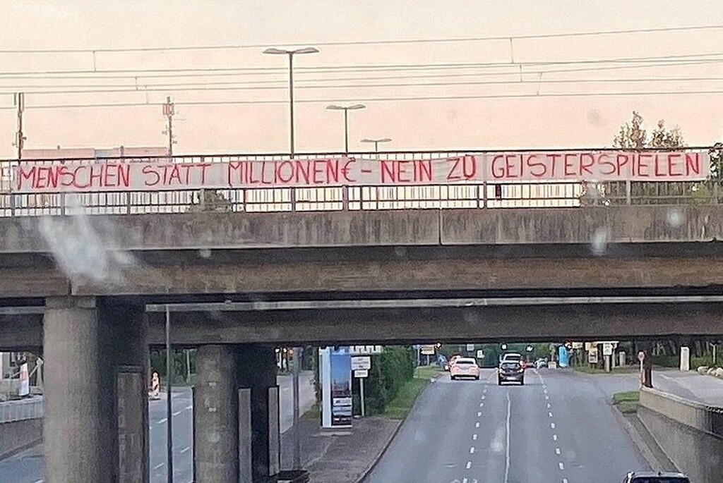 «Άνθρωποι αντί για εκατομμύρια. Όχι στους αγώνες χωρίς κόσμο»