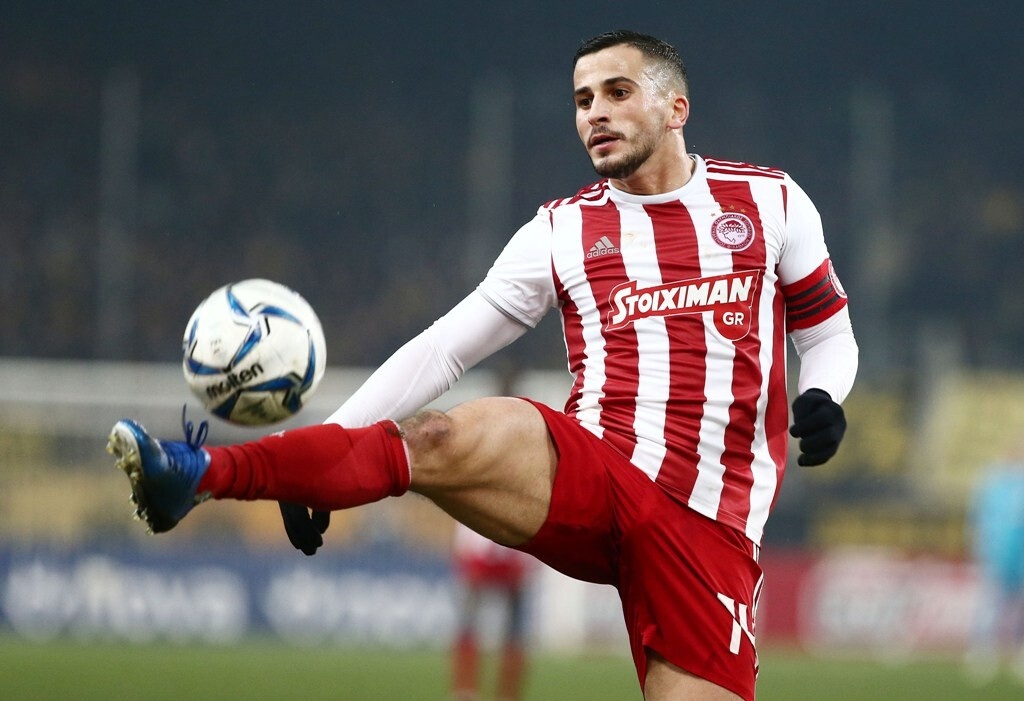 Ένα από τα πρώτα ονόματα που γράφτηκαν ήταν αυτό του Ομάρ Ελαμπντελαουΐ, που λήγει το συμβόλαιό του με τον Ολυμπιακό