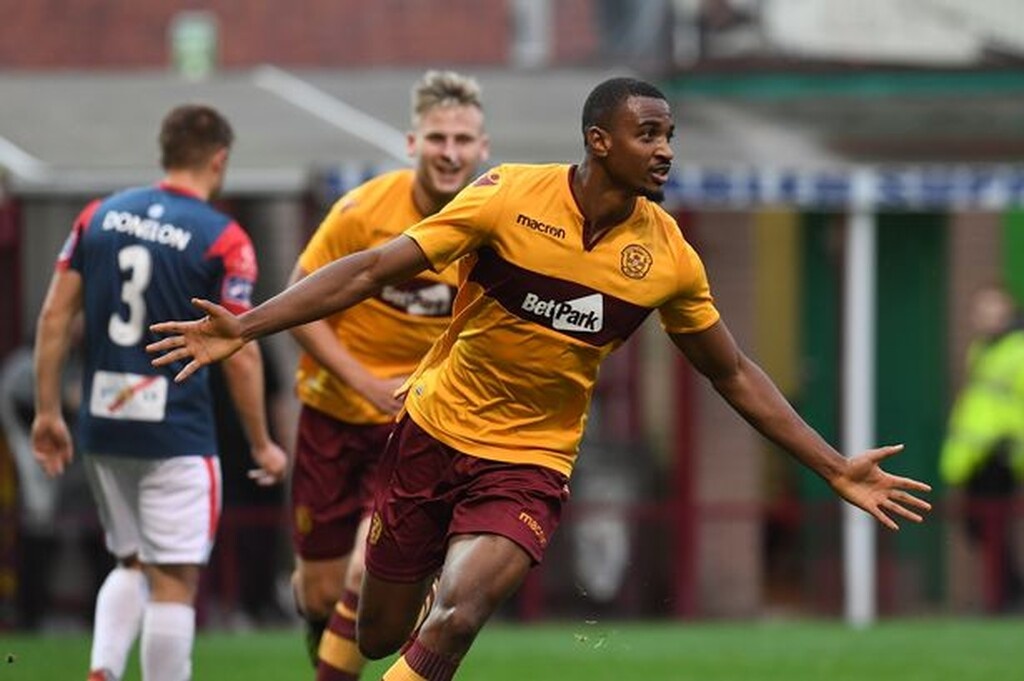 Σοκαρισμένοι στην Αγγλία! Πέθανε 23χρονος ποδοσφαιριστής (photos)