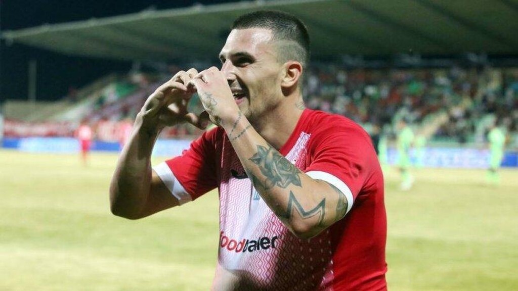 Στάρτζεον: «Ψευδή, εμετικά και προσβάλλουν την προσωπικότητα μου» (photos)