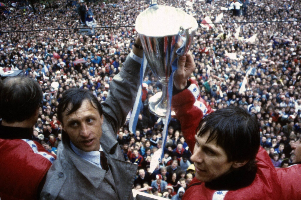 Γιόχαν Κρόιφ: Ο «ιπτάμενος» Ολλανδός που άλλαξε την ιστορία της Μπαρτσελόνα (photos&videos)