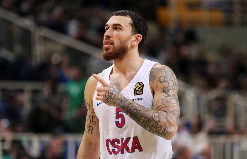 Ο Αμερικανός θα υπογράψει τριετές συμβόλαιο κι αυτό θα φέρει εξελίξεις γενικά στην αγορά.