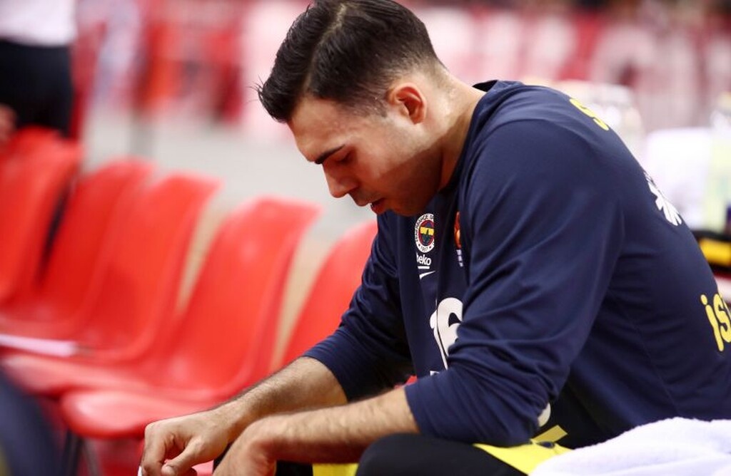 Αυτόματα, ουσιαστικά, βγαίνουν από τη διεκδίκηση του Κώστα Σλούκα.