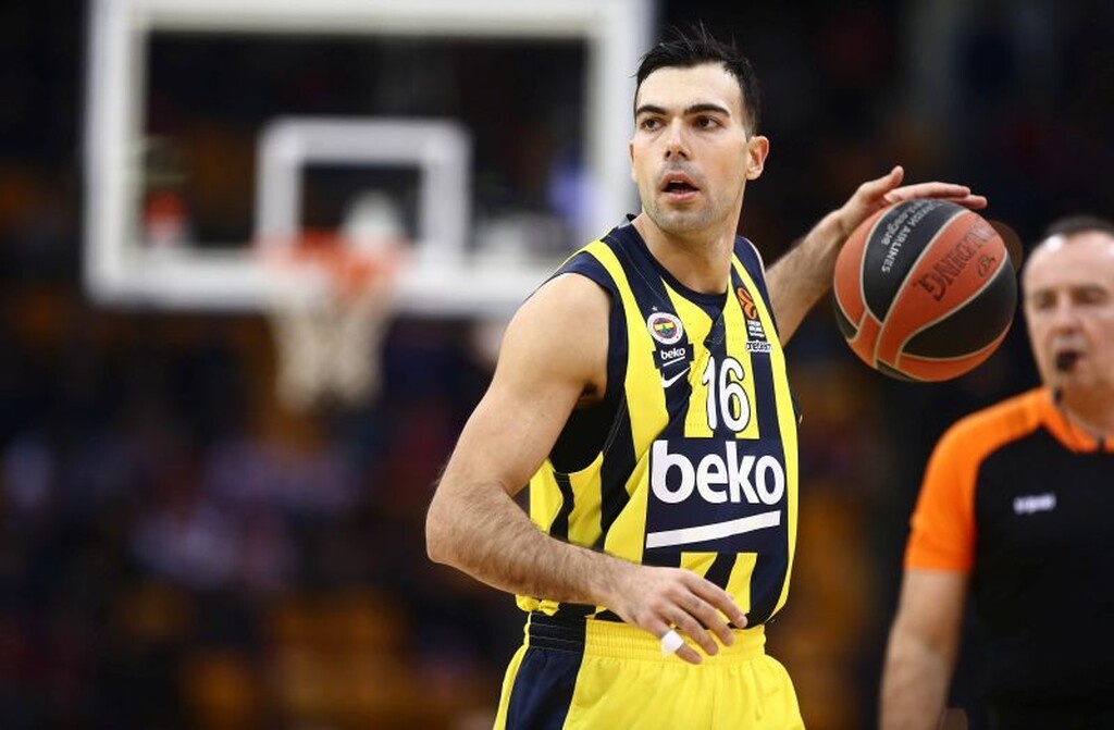 Αυτό υποστηρίζουν, τουλάχιστον, στην Ισπανία όπου επιμένουν για πρόταση της Ρεάλ Μαδρίτης στον Έλληνα γκαρντ, με τον Ολυμπιακό πάντα να υπάρχει στο κάδρο...