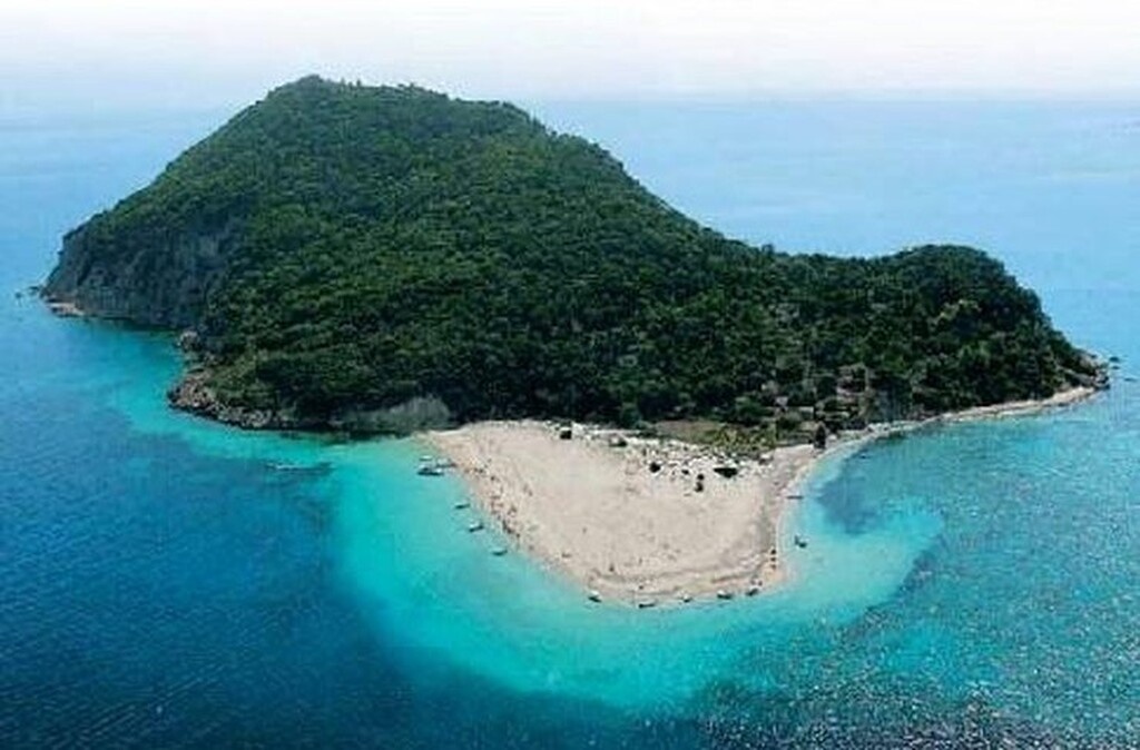 Μια από αυτές, θέλει την παραλία να είναι στο Μαραθονήσι της Ζακύνθου