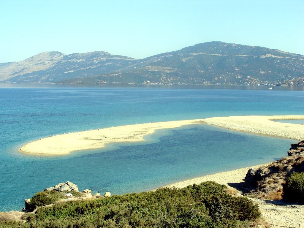 Οι φωτογραφίες που υπάρχουν στο διαδίκτυο από την περιοχή, ενισχύουν αυτή την άποψη αν και υπάρχουν και άλλες εκδοχές.