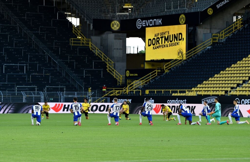 Bundesliga: Μήνυμα για Φλόιντ και ρατσισμό στο Ντόρτμουντ-Χέρτα (video+photos)