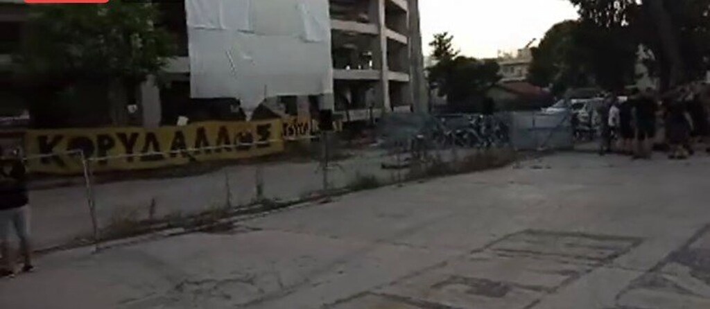 ΑΕΚ-Παναθηναϊκός: «Κιτρινόμαυρη» εξέδρα έξω από την Αγιά Σοφιά (photos)