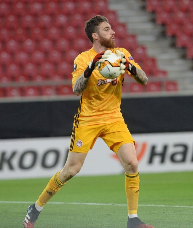 Ο Ζοσέ Σα αποτελεί τη βασική επιλογή για την υπεράσπιση της εστίας του Ολυμπιακού, αλλά υπάρχουν σκέψεις για απόκτηση αξιόπιστου μπακ-απ.