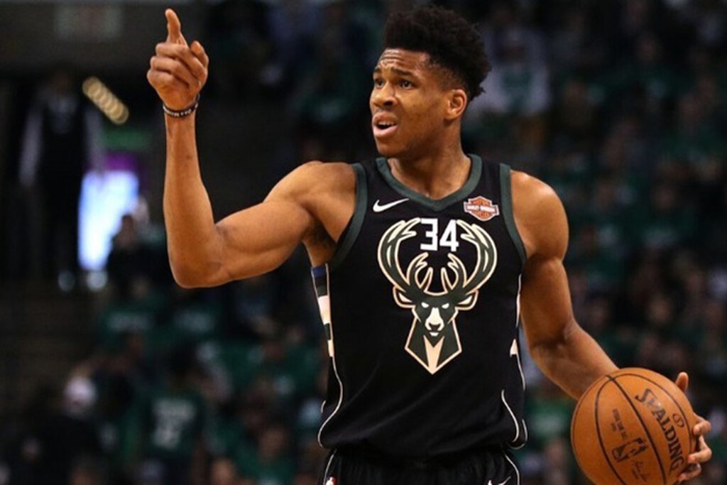 «Θα έβαζα τους Ουόριορς και το Μαϊάμι μπροστά από το Τορόντο. Ο πρόεδρος των Ράπτορς είναι από την Αφρική όπως και ο Γιάννης. Υπάρχει μια σύνδεση εκεί.