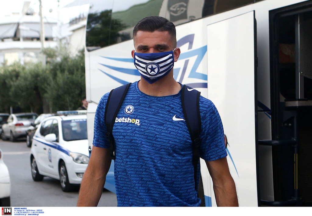 Ατρόμητος-Λαμία: Τα πανό των γηπεδούχων για τα άδεια καθίσματα (photos+videos)