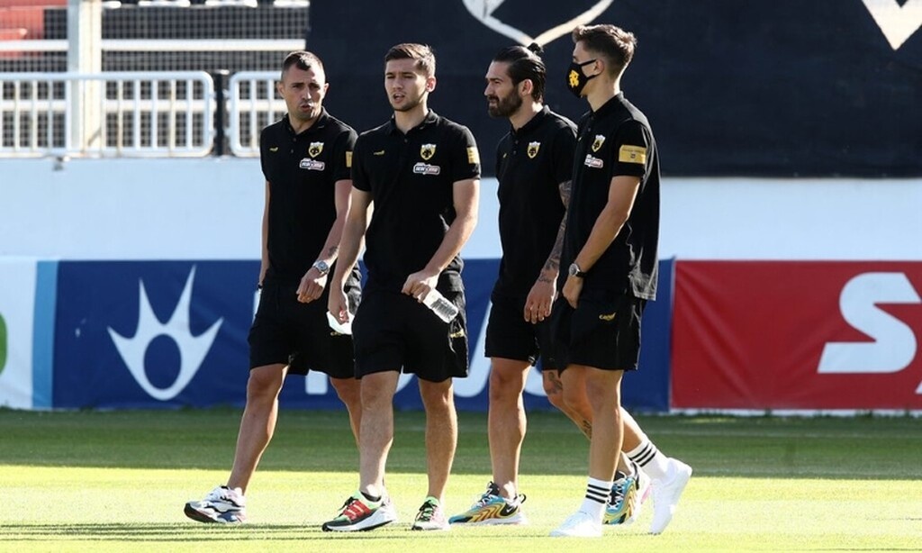 ΟΦΗ-ΑΕΚ: Με μάσκες και «ειδικές» χειραψίες (photos)