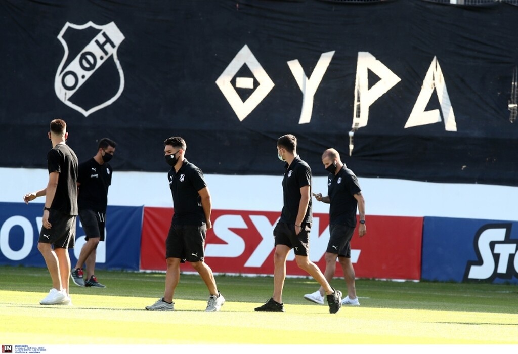 ΟΦΗ-ΑΕΚ: Με μάσκες και «ειδικές» χειραψίες (photos)