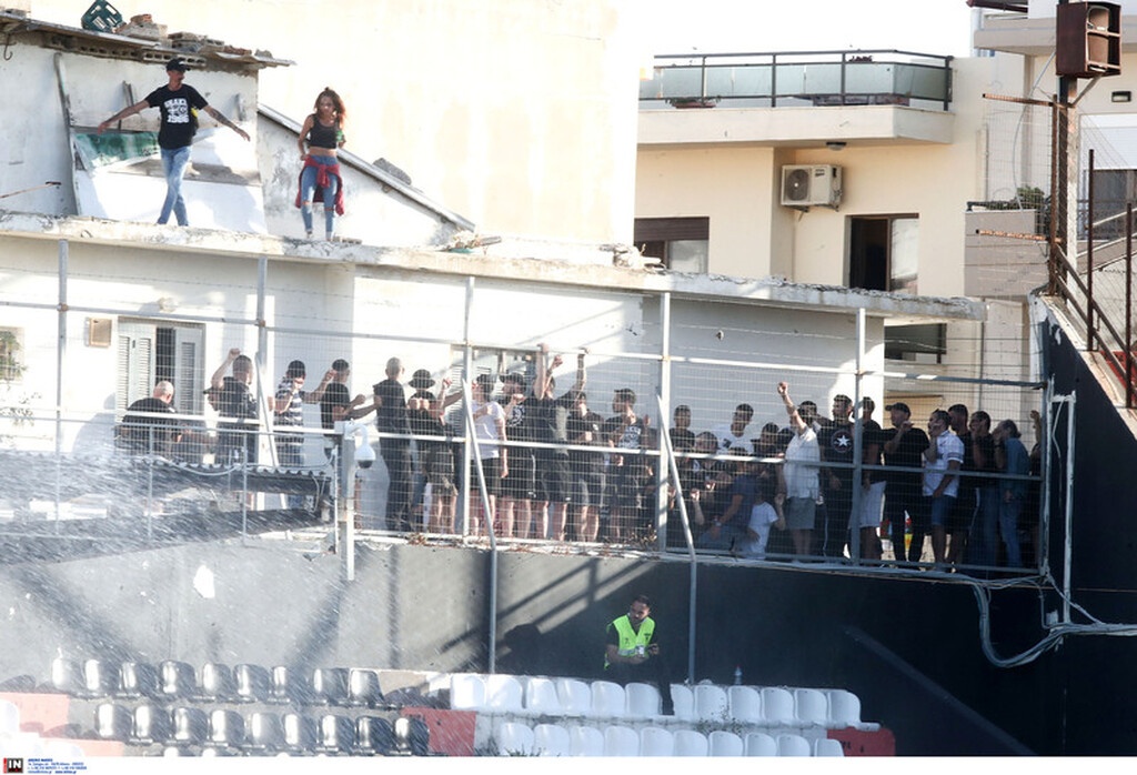 ΟΦΗ-ΑΕΚ: Σε μπαλκόνια και ταράτσες, καυτό το «Γεντί Κουλέ»! (video+photos)