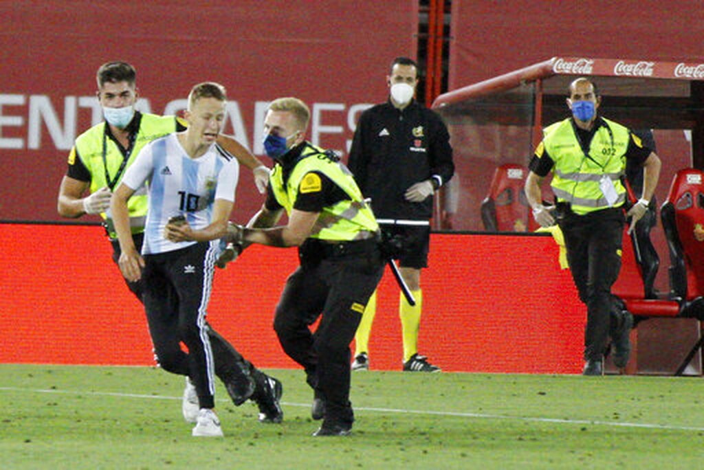Το απίστευτο «ντου» οπαδού στο Μαγιόρκα-Μπαρτσελόνα φέρνει μηνύσεις (photos)