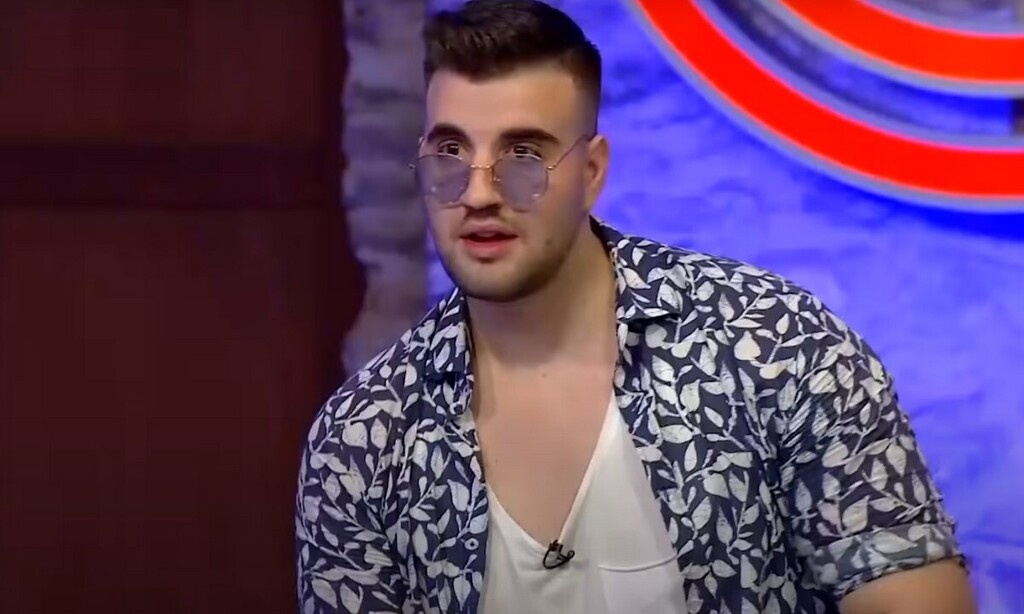 Ο Σταύρος Βαρθαλίτης είναι περισσότερο «τηλεοπτικός» από τον κολλητό του και η επόμενη ημέρα για τον νικητή του Masterchef σίγουρα πρέπει να έχει αρκετές παρουσίες σε εκπομπές, κάτι που δεν είναι εύκολο να συμβεί με τον Κύπριο, φοβερό μάγειρα βέβαια,