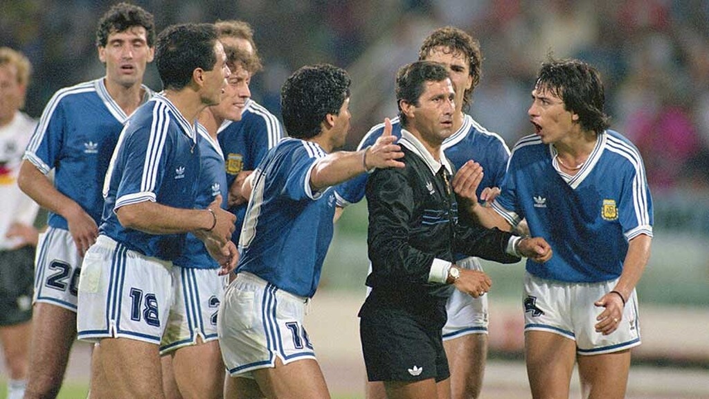 Η αποκάλυψη για το πέναλτι που ακόμη στοιχειώνει τον Μαραντόνα (photos&video)