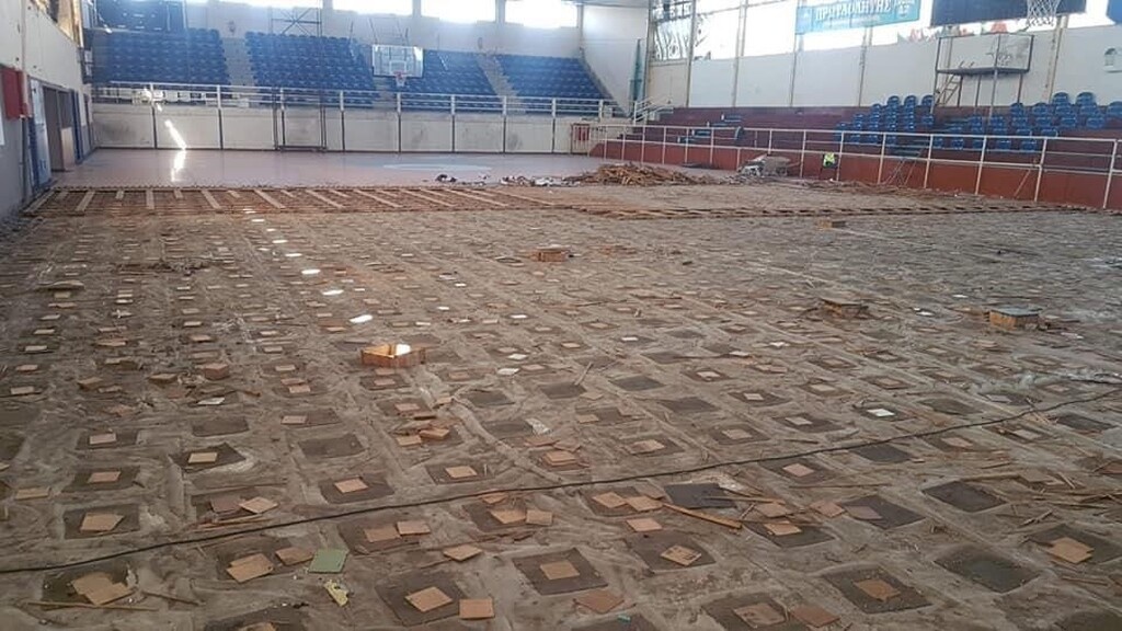 Ιωνικός Νικαίας: Αλλάζουν το παρκέ στον «Πλάτωνα»! (photos)