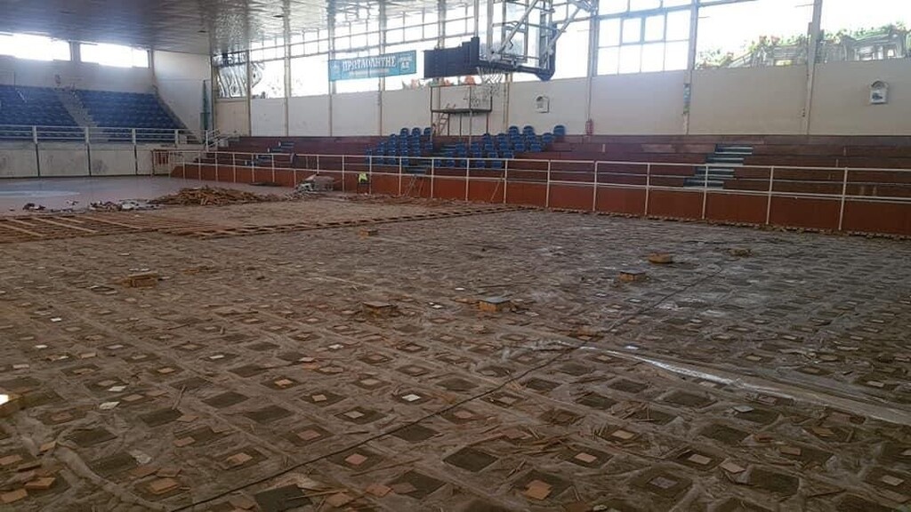 Ιωνικός Νικαίας: Αλλάζουν το παρκέ στον «Πλάτωνα»! (photos)