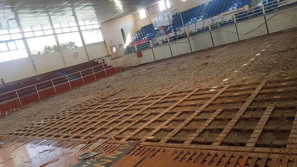 Ιωνικός Νικαίας: Αλλάζουν το παρκέ στον «Πλάτωνα»! (photos)