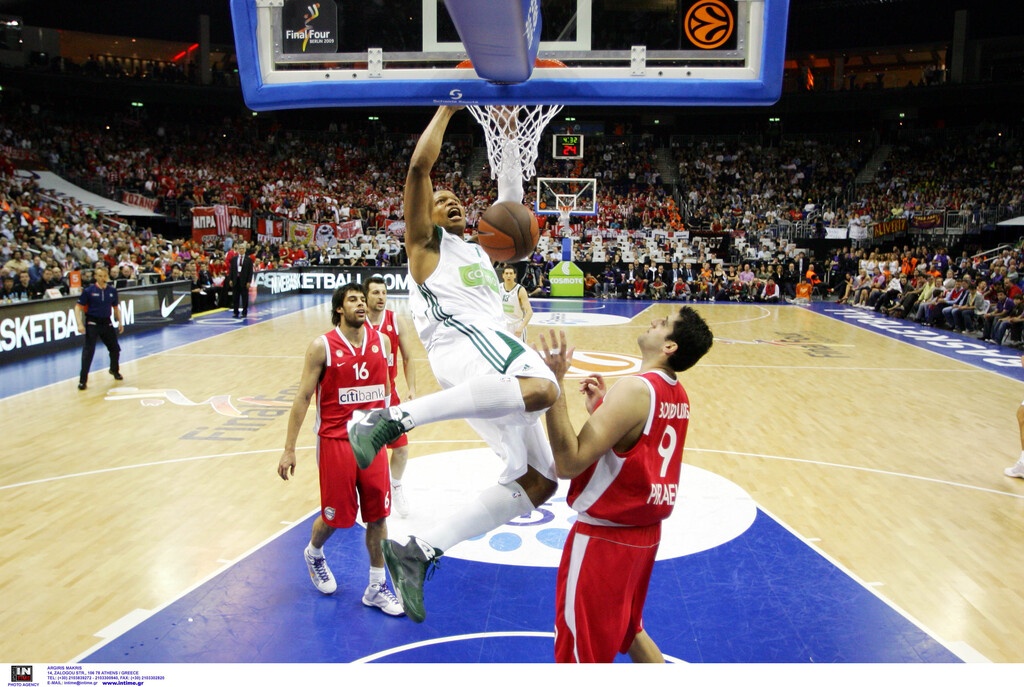 Ο πιο ξεχωριστός ξένος στην ιστορία του ελληνικού Πρωταθλήματος είναι ο Μάικ Μπατίστ. Είναι άλλωστε πρώτος σε σεζόν και αγώνες στην κατηγορία.