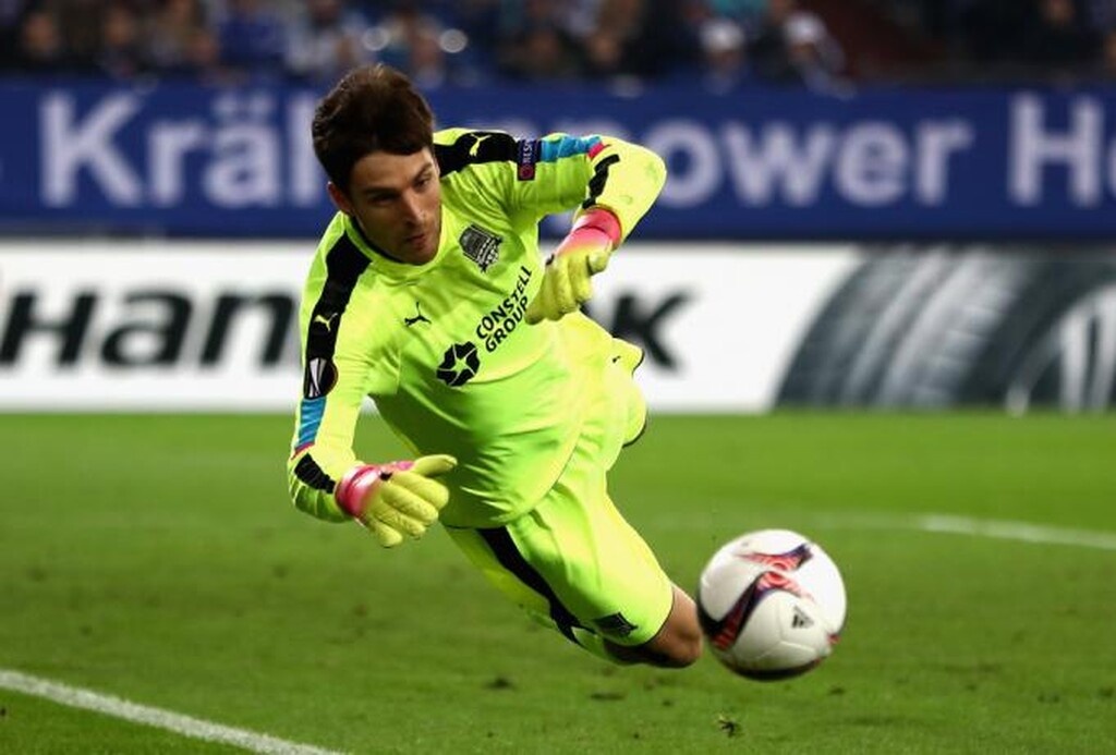 Όπως αναφέρουν, ο 29χρονος πορτιέρο βρίσκεται στο στόχαστρο του Ολυμπιακού και ομάδων από την Τουρκία.